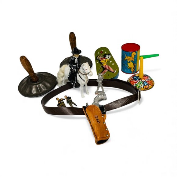 🎄3/$20‼️Vintage TOYsHopalong Cassidy & Horse Topper w/ reins hat Noise makers - Picture 16 of 17